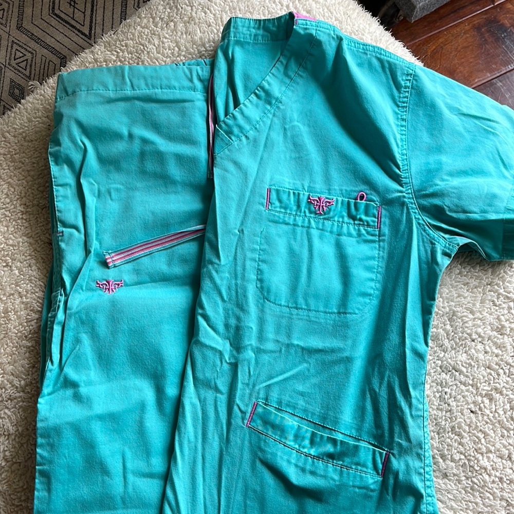 Med couture scrubs, medium